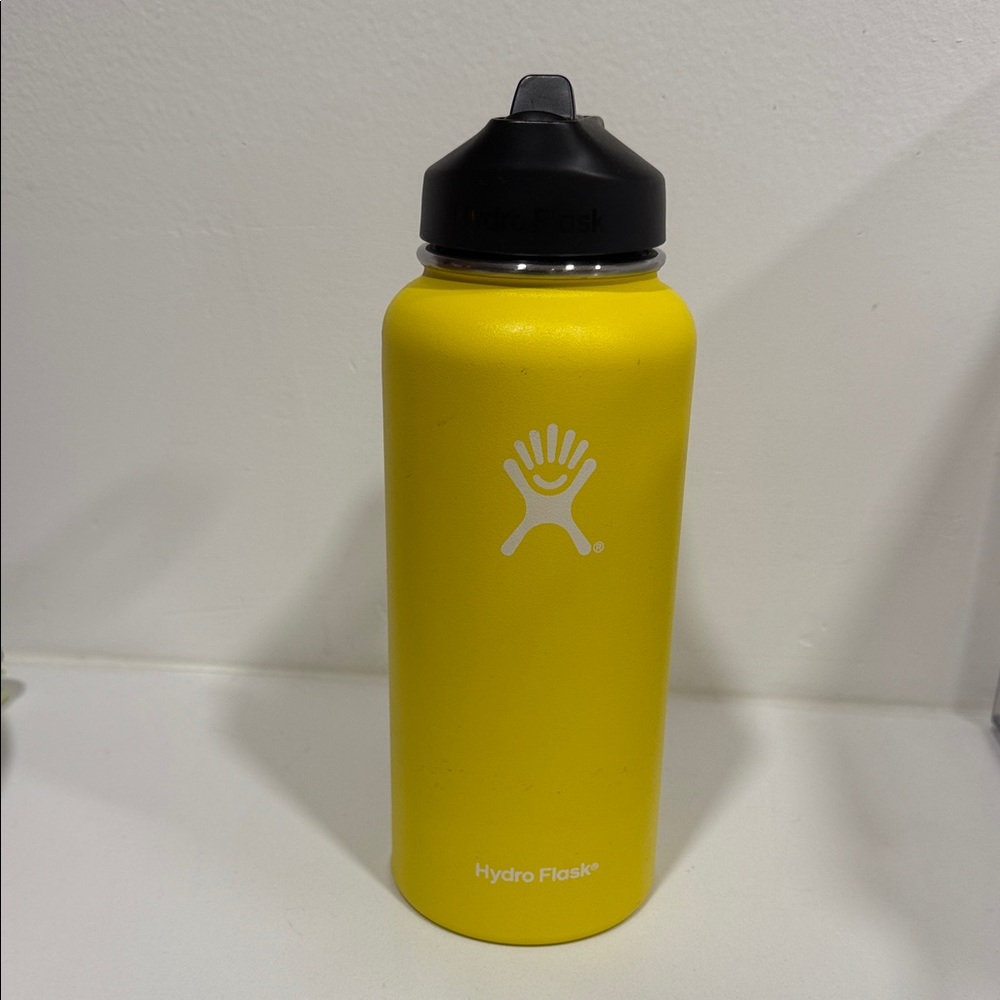 32oz Hydro Flask Sunshine Yellow with straw lid